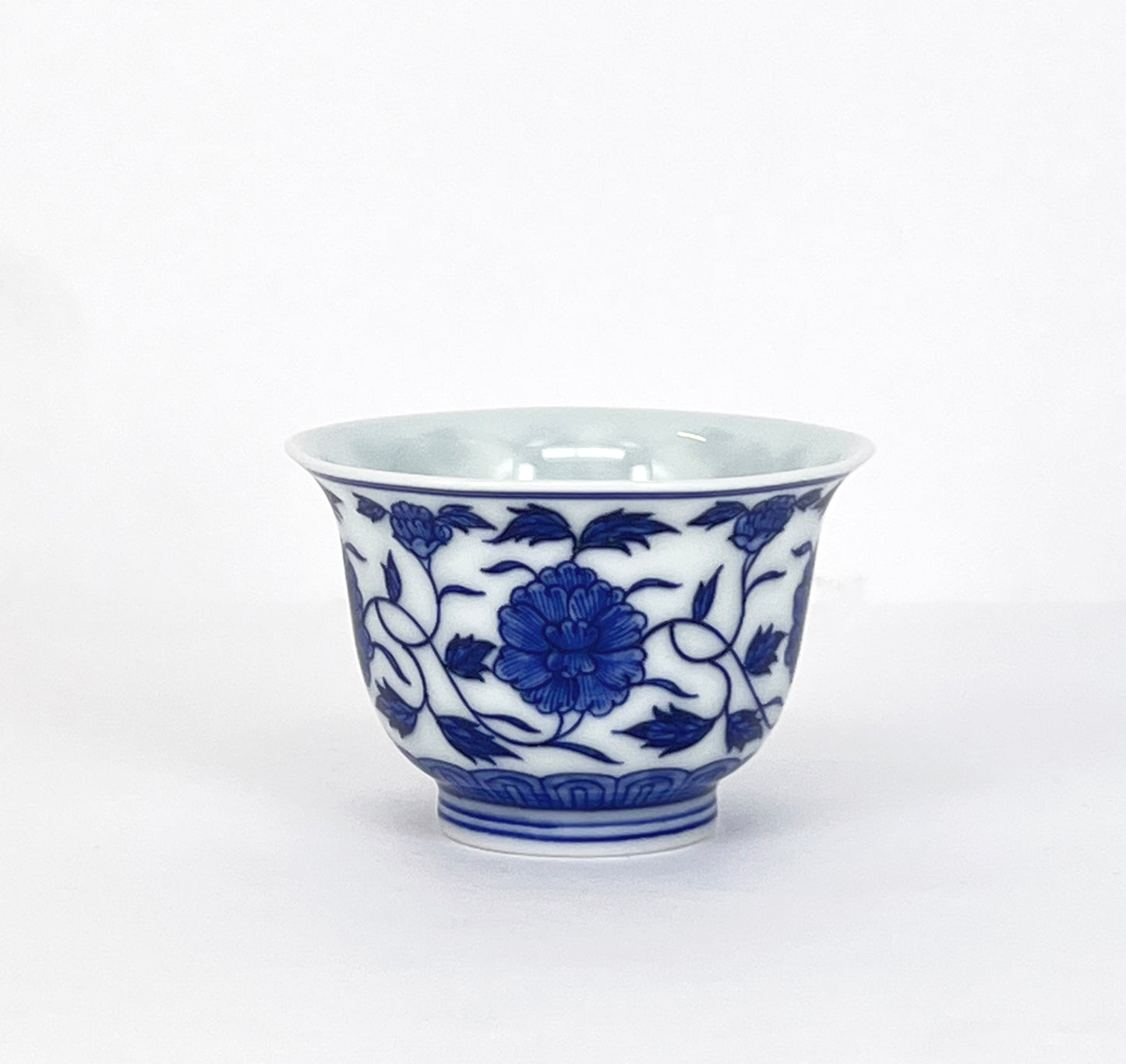Chunfengxiangyu: Blue and White Bell Cup with Interlocking Lotus Branches|春风祥玉:青花缠枝莲小铃铛杯