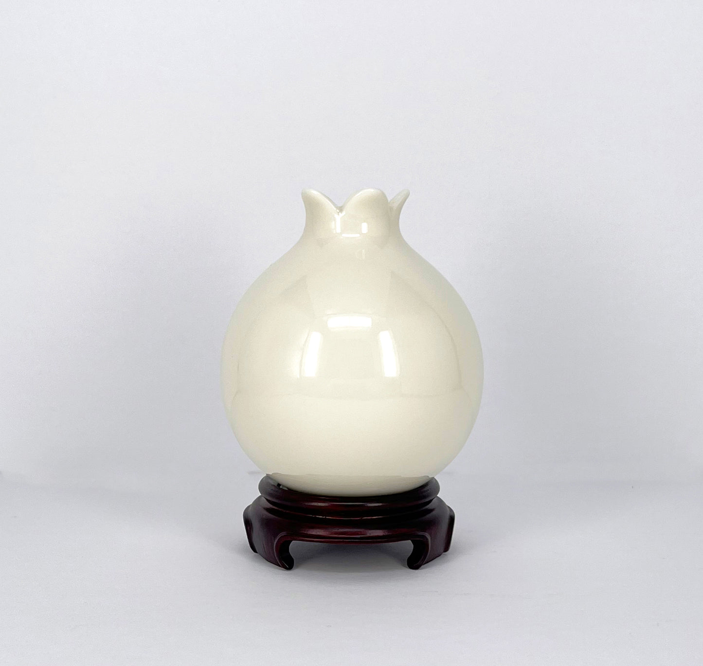 Xiaofangyao: White Glaze Pomegranate Cup｜晓芳窑：定白石榴瓶