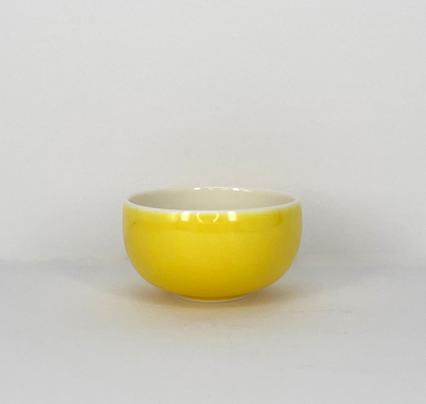 Xiaofangyao: Yellow Paired Round Cup｜晓芳窑：乳黄小圆口对杯
