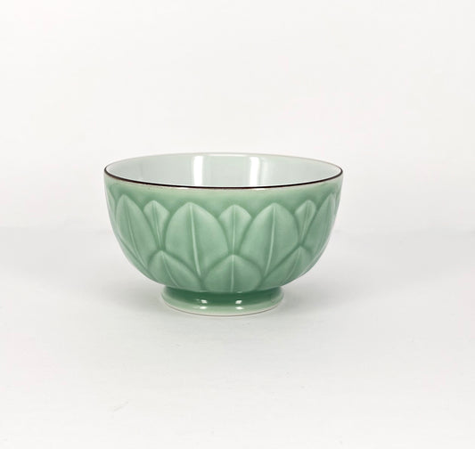 Chunfengxiangyu: Celadon Glaze Bell Cup with Lotus Relief｜春风祥玉：青釉刻花大杯
