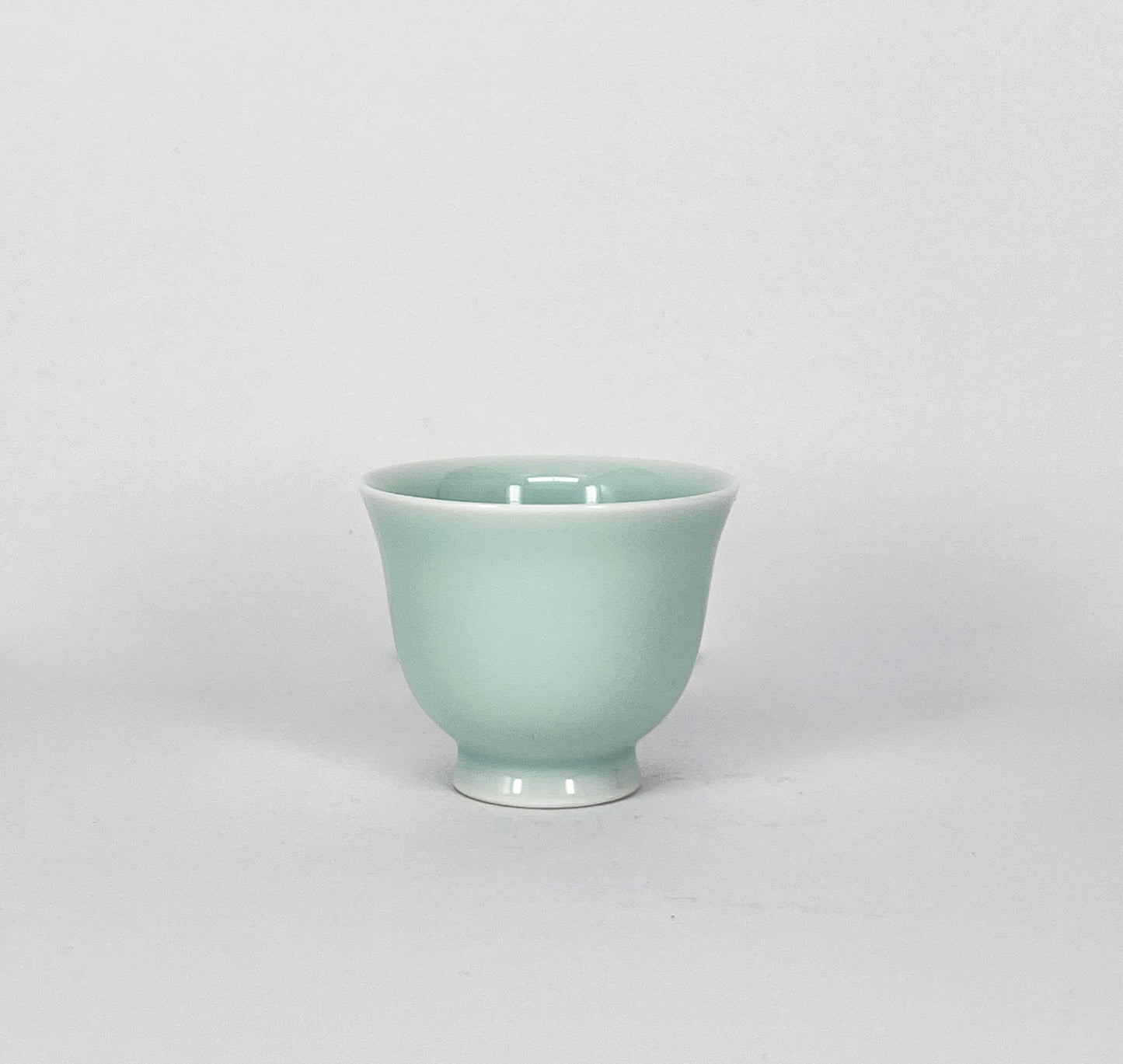 Xiaofangyao: Celadon Dew Paired Cup｜晓芳窑：豆青玉露对杯